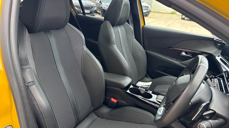 Peugeot 208 1.2 PureTech 100 GT 5dr EAT8 Petrol Hatchback